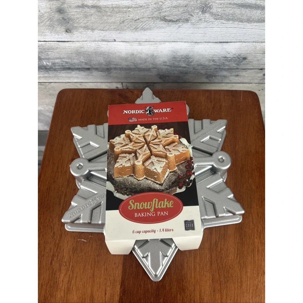 Nordic Ware Bundt Cake Pan 6 Cup Heavy Cast Aluminum Holiday Snowflake -NEW
